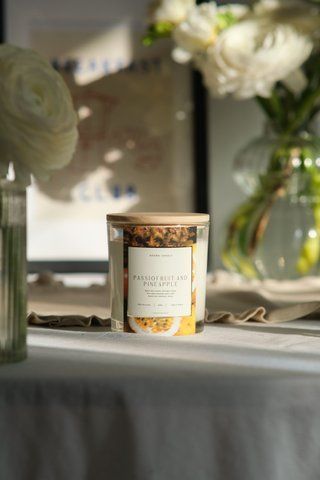 Свічка ароматична PASSIONFRUIT AND PINEAPPPLE соєва з гнотиком, що потріскує ananascandle фото